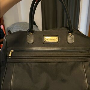 Samsonite Black Travel Bag with Durable Design